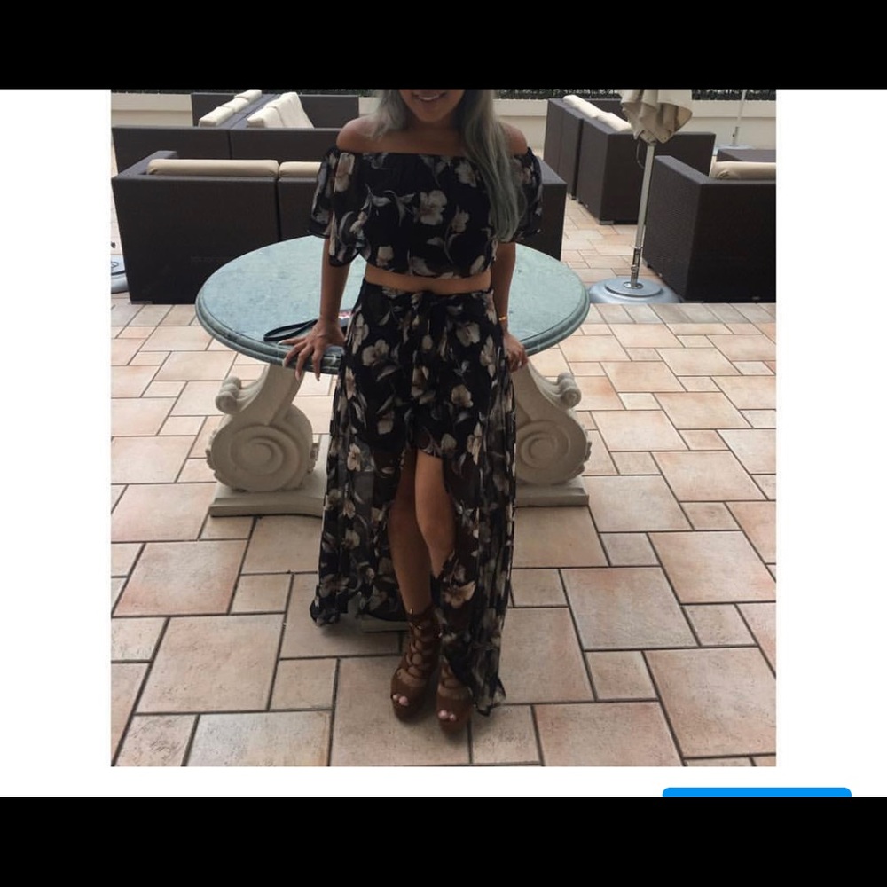 Two Piece Outfit off shoulder and shorts.